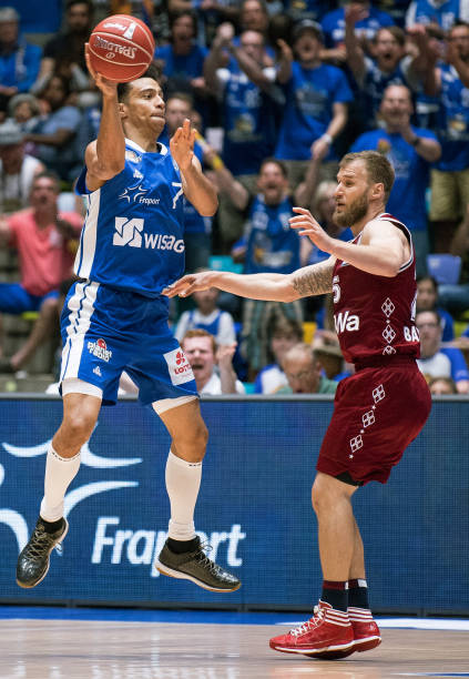 尽管他们在 尽管他们在