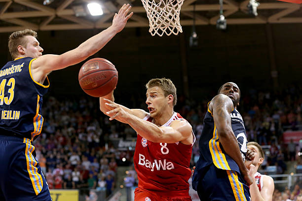 在高空球争 在高空球争